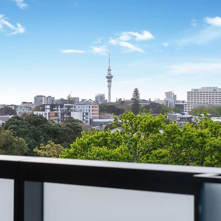 Ramada By Wyndham Newmarket Auckland Exterior foto