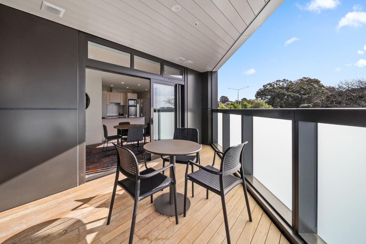 Ramada By Wyndham Newmarket Auckland Exterior foto