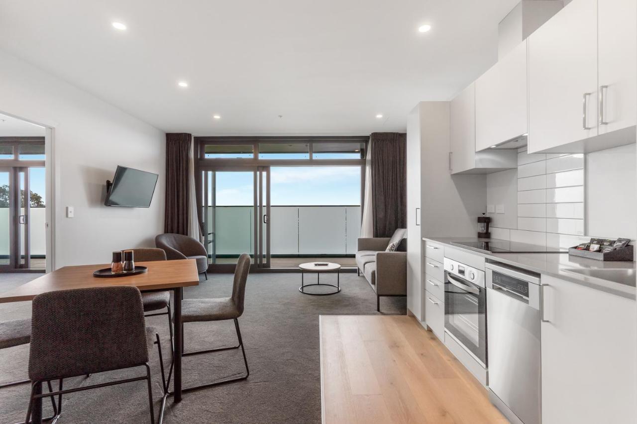 Ramada By Wyndham Newmarket Auckland Exterior foto