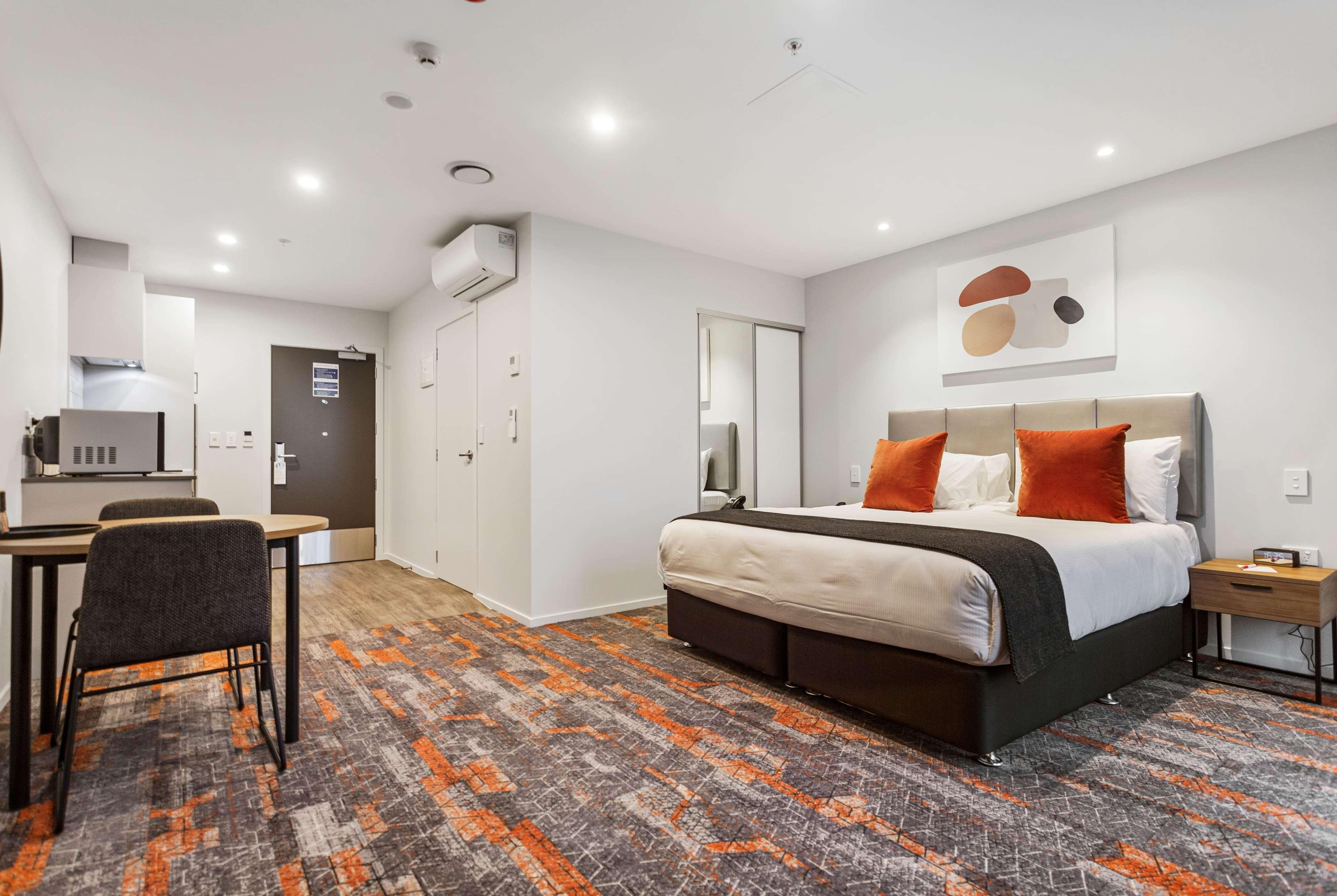 Ramada By Wyndham Newmarket Auckland Exterior foto