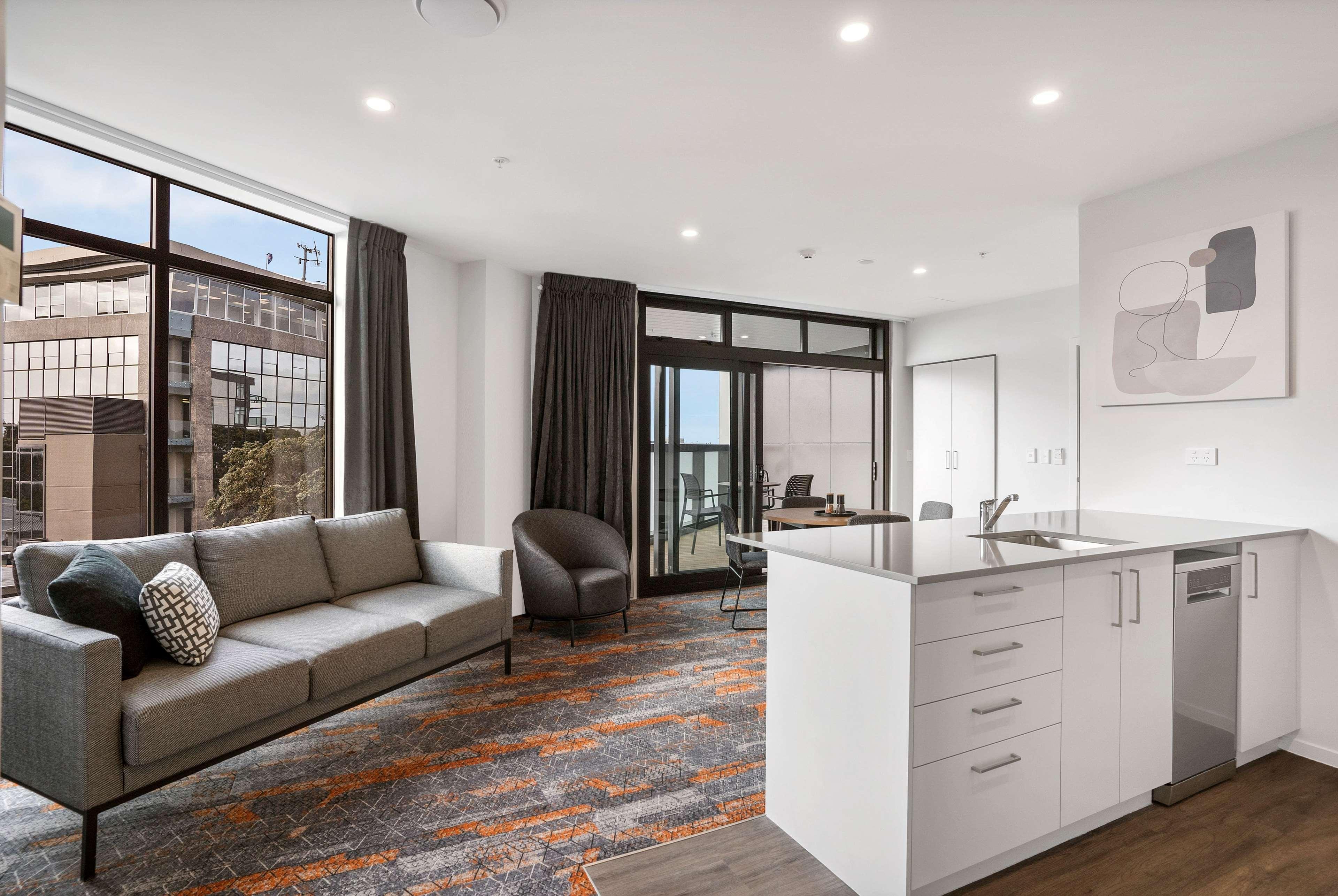 Ramada By Wyndham Newmarket Auckland Exterior foto