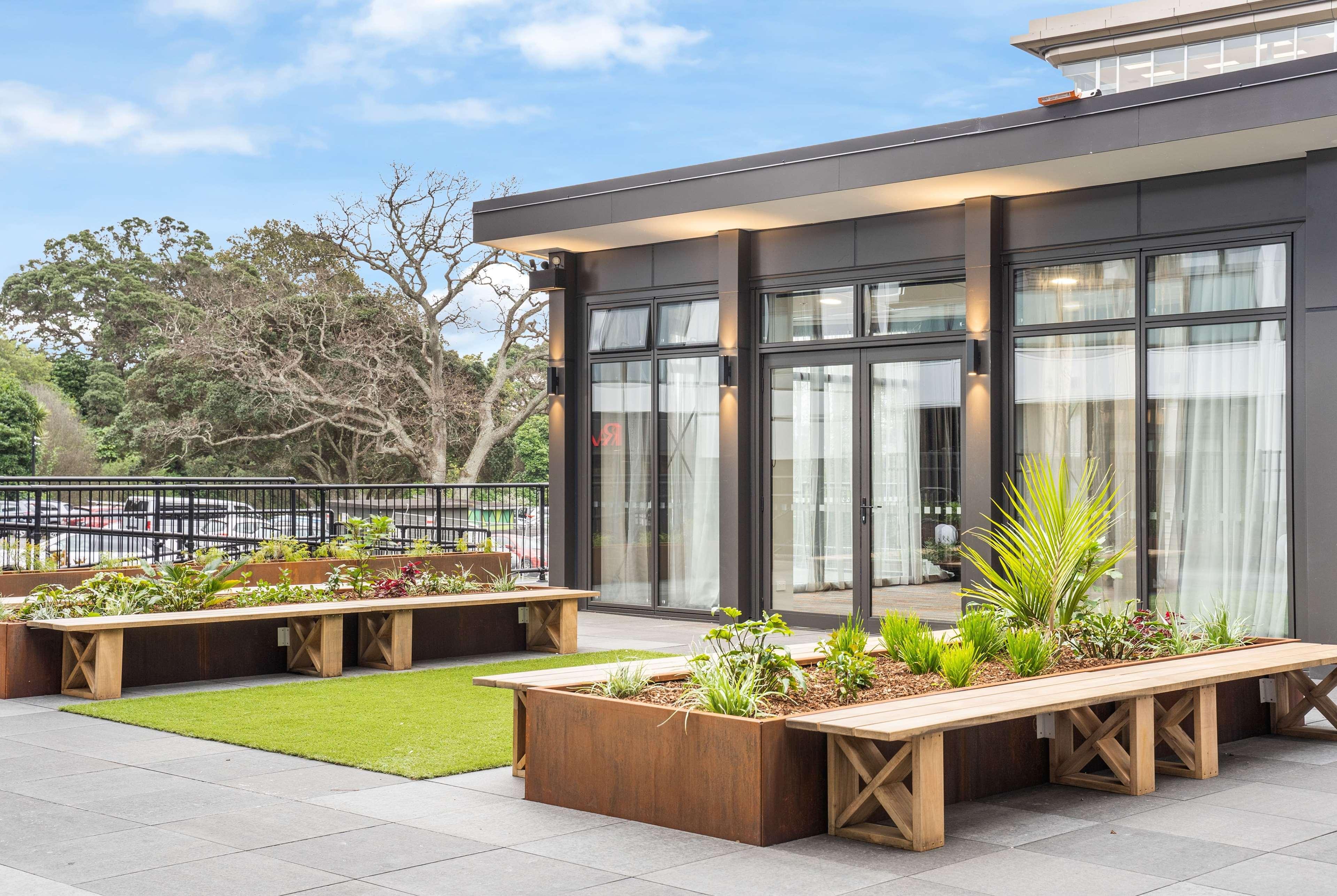 Ramada By Wyndham Newmarket Auckland Exterior foto