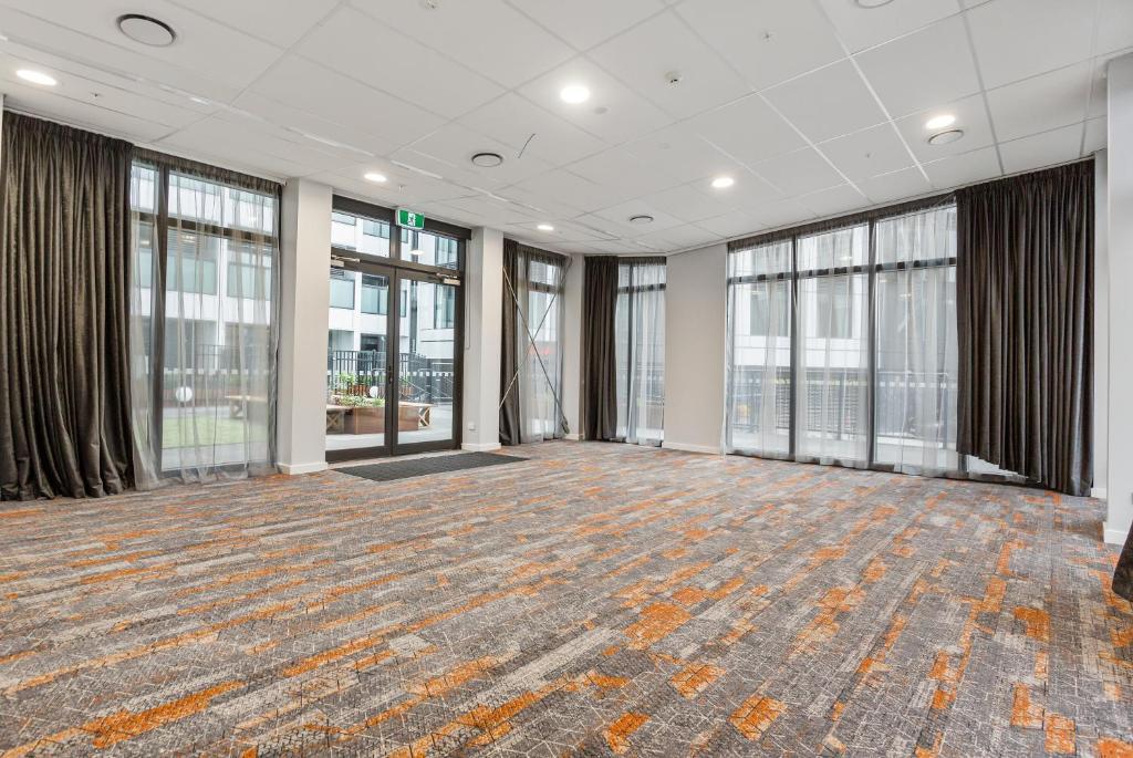 Ramada By Wyndham Newmarket Auckland Exterior foto